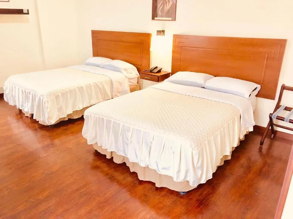 Hotel Tarqui & Suites Куэнка
