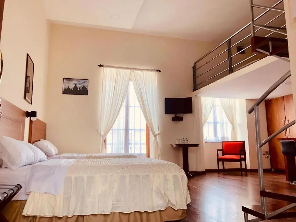 Hotel Tarqui & Suites Куэнка